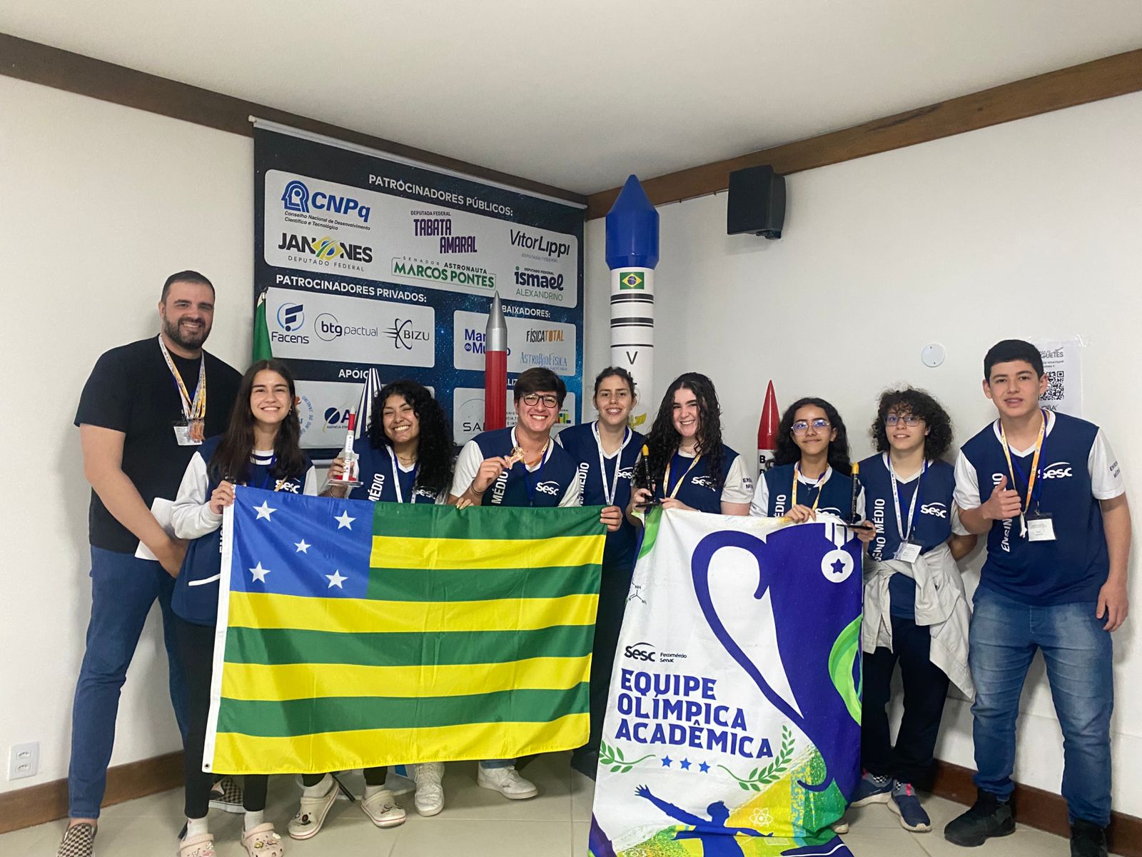 Alunas do Sesc Cidadania conquistam medalha de prata na Olimpíada Brasileira de Foguetes no Rio de Janeiro